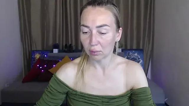 Kiss_julli88I from StripChat