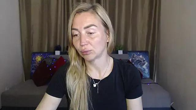 Kiss_julli88I from StripChat