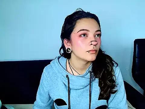 Kitty_ravee from StripChat