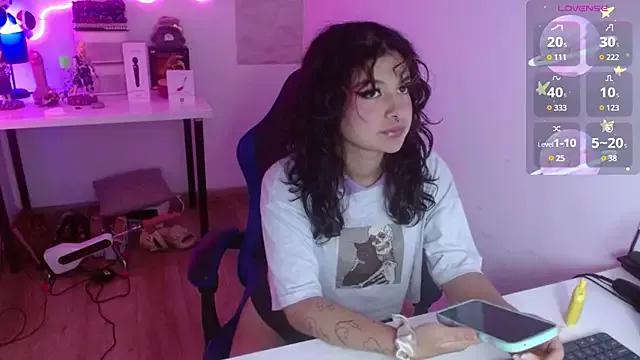 larah_uwu from StripChat is Freechat