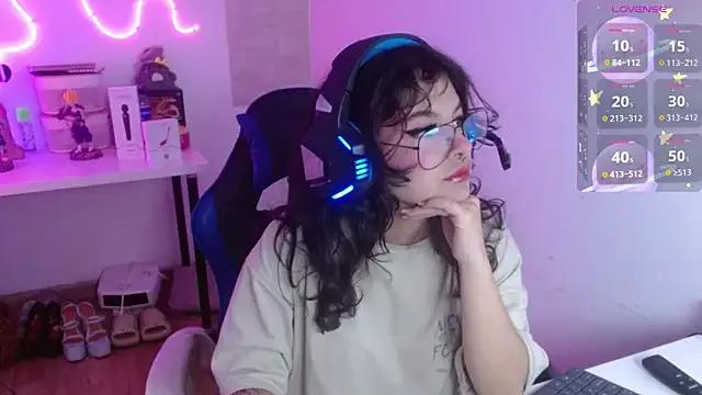 larah_uwu from StripChat is Freechat