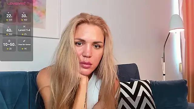 LauraRizz from StripChat is Freechat