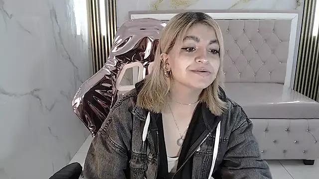 lili_conor_s from StripChat
