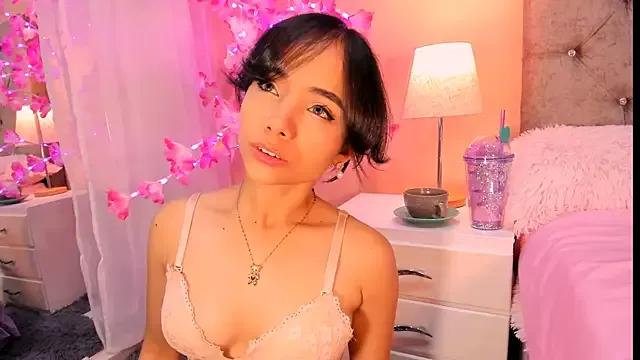 lili_qeen_ from StripChat is Freechat