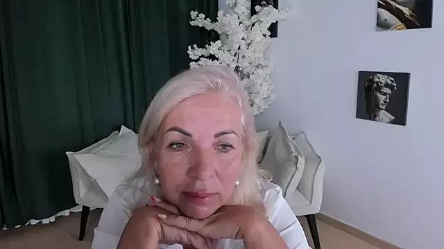 LiliaMoons from StripChat is Freechat