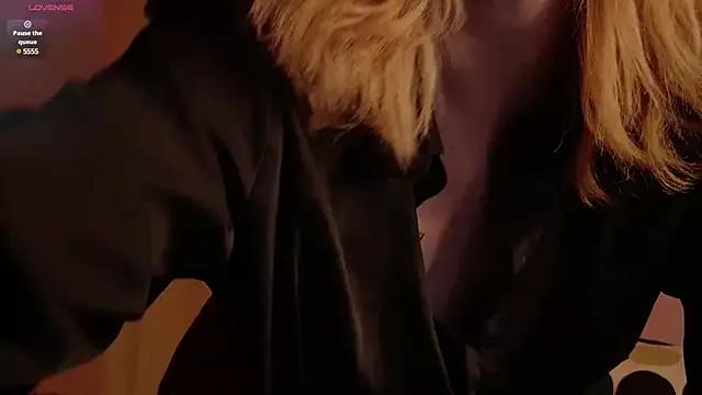 LiLiJiLi from StripChat is Freechat