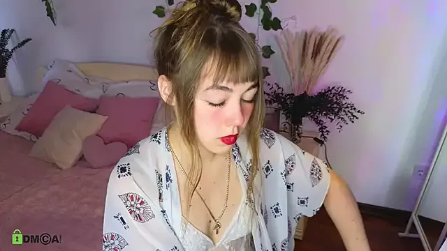 Lily_aurum from StripChat is Freechat