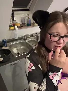 LittleChaosQueen from StripChat is Freechat