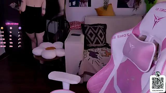 Lollyshy from StripChat