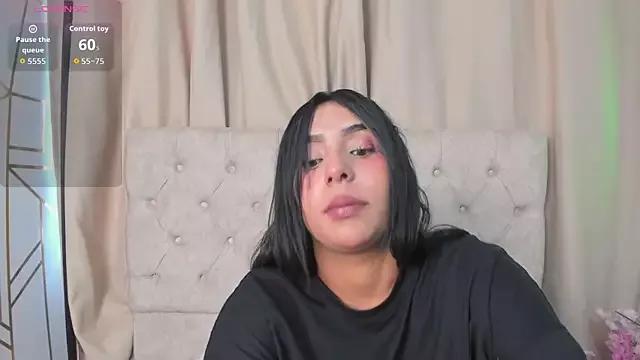 Lorraine_thompson from StripChat is Freechat