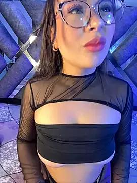 LylaLee111 from StripChat