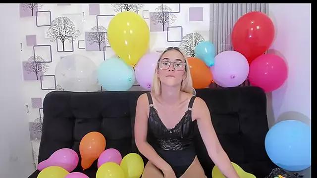 Mariam_Arango from StripChat is Freechat
