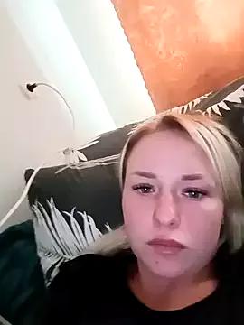 Mary_lil from StripChat is Freechat