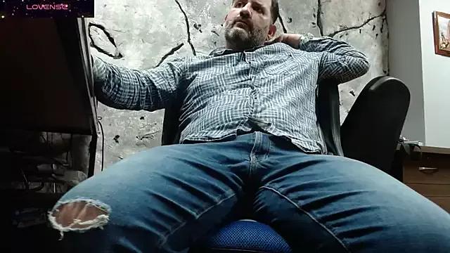 Maxi_thebig_daddy from StripChat is Freechat