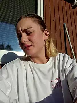 Melly4You from StripChat is Freechat