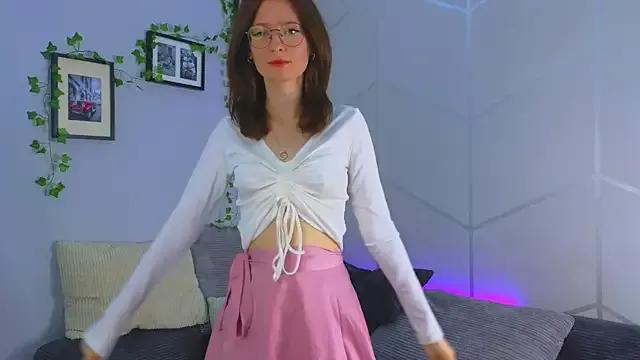 MeltyMona from StripChat is Freechat