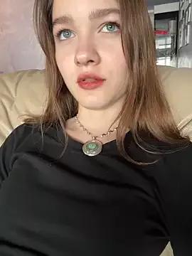 MichelleRoux from StripChat is Freechat