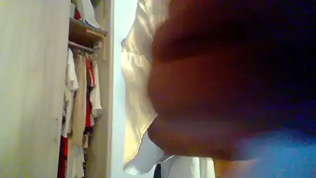 Mila-yang from StripChat is Freechat