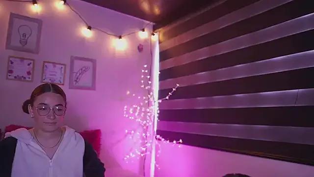 milly_kenner from StripChat
