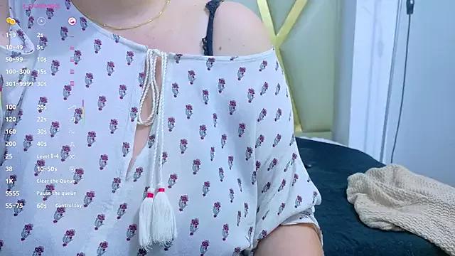 MommyHelpsmee from StripChat