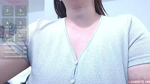 MommyHelpsmee from StripChat