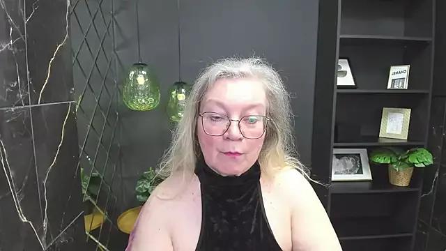 NataliMellow from StripChat is Freechat