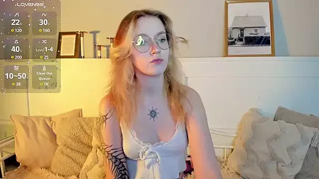 Nerissa_xo from StripChat is Freechat