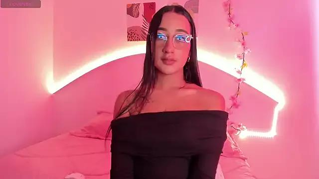 nikibricee from StripChat