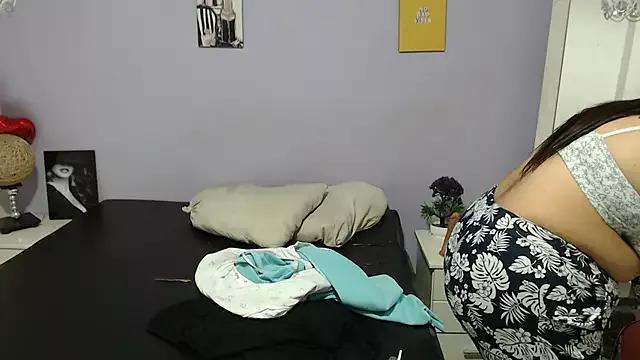 penelope_gucci1 from StripChat