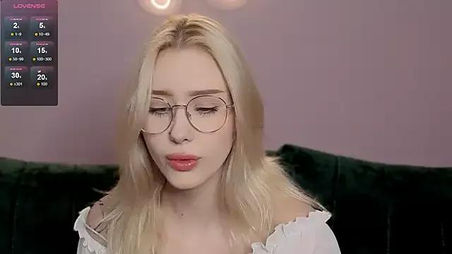posasasha from StripChat is Freechat