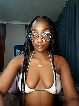 Queen-Chocolate from StripChat