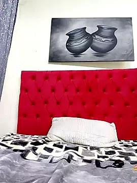 QUEEN_DIVAXX from StripChat is Freechat