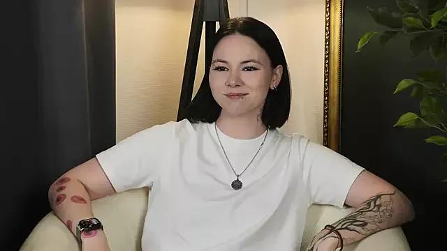 QuennaDewell from StripChat is Freechat