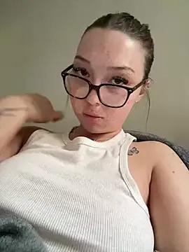 RhiannaJade from StripChat is Freechat