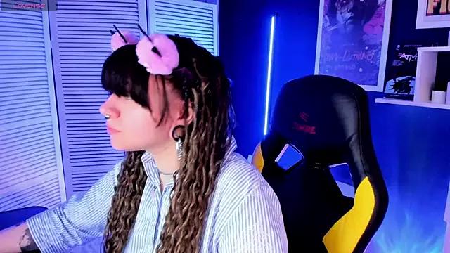 Rowena_MacLeod from StripChat is Freechat