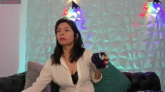 SabinaDeluxe_cg from StripChat is Freechat