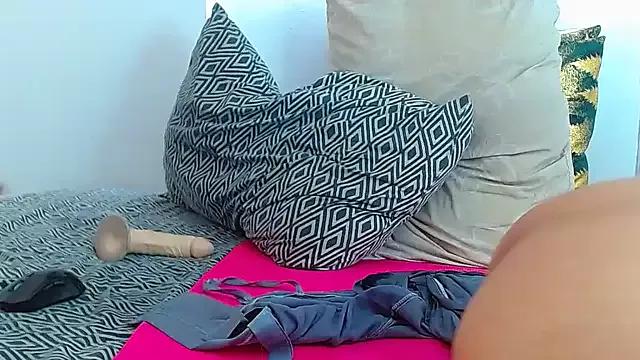 samantha_ferrer28 from StripChat is Freechat