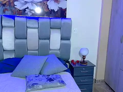 saramikaelson from StripChat is Freechat