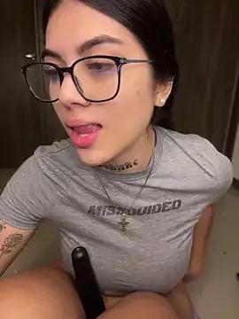 Sarasanders_4 from StripChat is Freechat