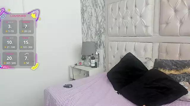 SarayMoorex_ from StripChat