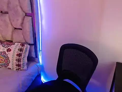 shairaa_brunette from StripChat is Freechat