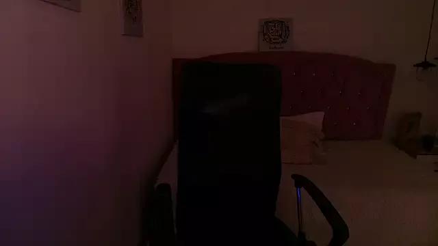 shaneelle from StripChat is Freechat