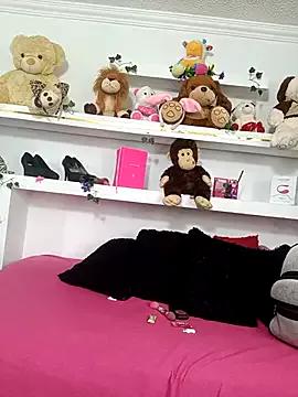 squirt_shantall from StripChat is Freechat