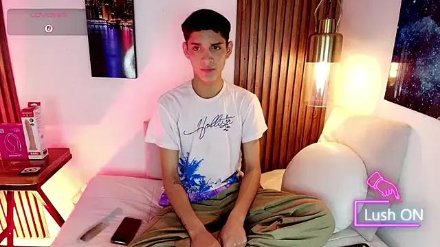 StevennSantan from StripChat is Freechat
