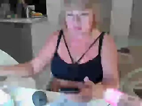 Sweet4104 from StripChat