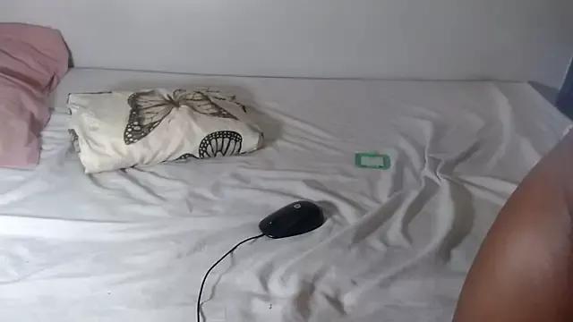 TALLHORNYBEAR from StripChat is Freechat