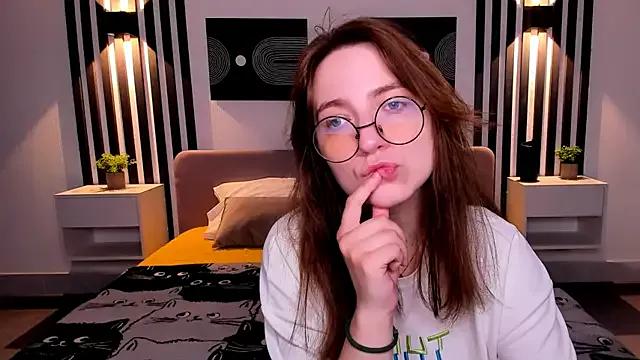 Tara_Grainn from StripChat is Freechat