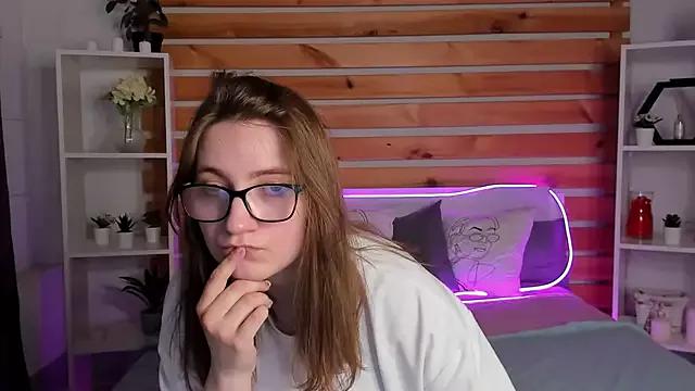 Tara_Grainn from StripChat is Freechat