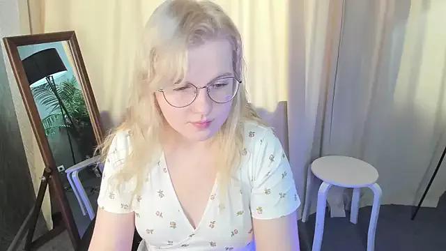 Tara_Harris from StripChat is Freechat