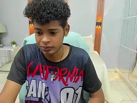 Travis_and_max from StripChat is Freechat